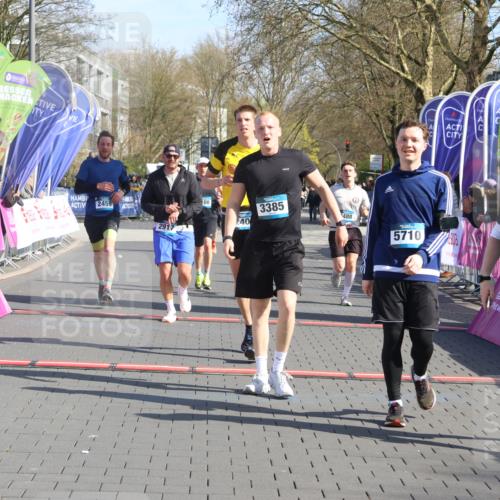 12.04.2026 - 45. Internationalen Wilhelmsburger Insellauf Strokosch-Dieckow http://msf.ph/oto/9452387 12.04.2026 10:35:11 Ziel 3385, 2402, 2917, 2459, 2488, 2482, 4108 meine-sportfotos.de