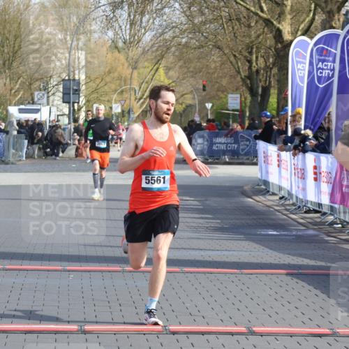 12.04.2026 - 45. Internationalen Wilhelmsburger Insellauf Strokosch-Dieckow http://msf.ph/oto/9452388 12.04.2026 10:22:55 Ziel 5507, 5561 meine-sportfotos.de