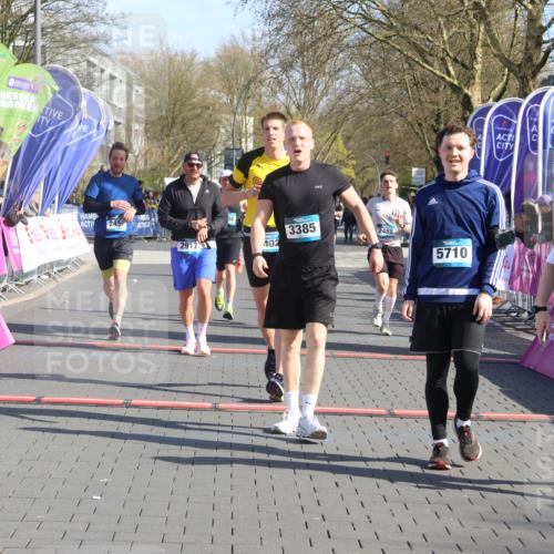 12.04.2026 - 45. Internationalen Wilhelmsburger Insellauf Strokosch-Dieckow http://msf.ph/oto/9452390 12.04.2026 10:35:11 Ziel 3385, 2402, 2917, 2459, 2488, 2482, 4108 meine-sportfotos.de