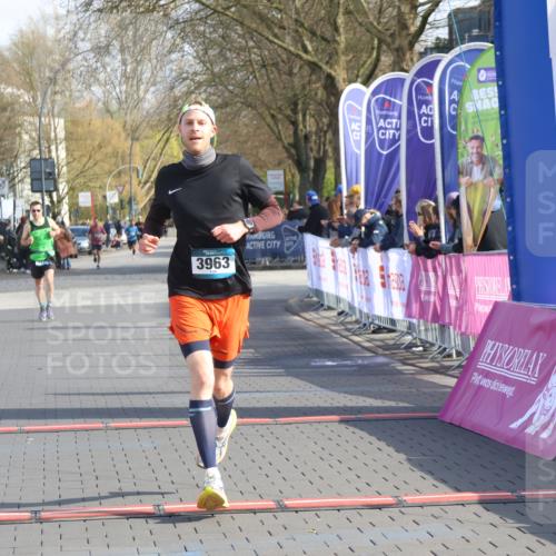 12.04.2026 - 45. Internationalen Wilhelmsburger Insellauf Strokosch-Dieckow http://msf.ph/oto/9452412 12.04.2026 10:22:59 Ziel 5561, 3963 meine-sportfotos.de