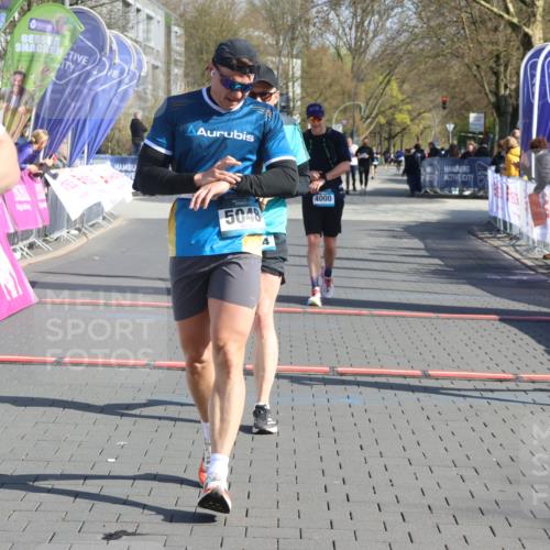 12.04.2026 - 45. Internationalen Wilhelmsburger Insellauf Strokosch-Dieckow http://msf.ph/oto/9452419 12.04.2026 10:35:26 Ziel 5036, 5048, 2423, 2814, 4000, 5551 meine-sportfotos.de