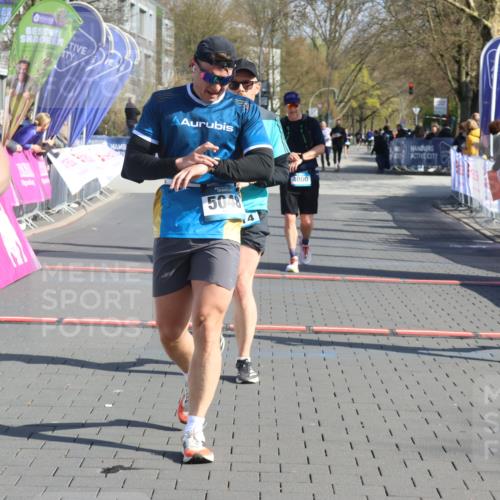 12.04.2026 - 45. Internationalen Wilhelmsburger Insellauf Strokosch-Dieckow http://msf.ph/oto/9452421 12.04.2026 10:35:26 Ziel 5036, 5048, 2423, 2814, 4000, 5551 meine-sportfotos.de