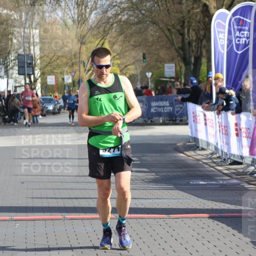 12.04.2026 - 45. Internationalen Wilhelmsburger Insellauf Strokosch-Dieckow http://msf.ph/oto/9452424 12.04.2026 10:23:05 Ziel 5271 meine-sportfotos.de