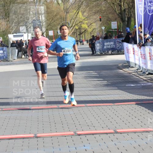 12.04.2026 - 45. Internationalen Wilhelmsburger Insellauf Strokosch-Dieckow http://msf.ph/oto/9452459 12.04.2026 10:23:15 Ziel 4384, 4291 meine-sportfotos.de