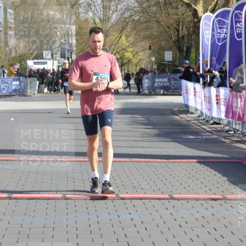 12.04.2026 - 45. Internationalen Wilhelmsburger Insellauf Strokosch-Dieckow http://msf.ph/oto/9452467 12.04.2026 10:23:17 Ziel 4384, 4291 meine-sportfotos.de