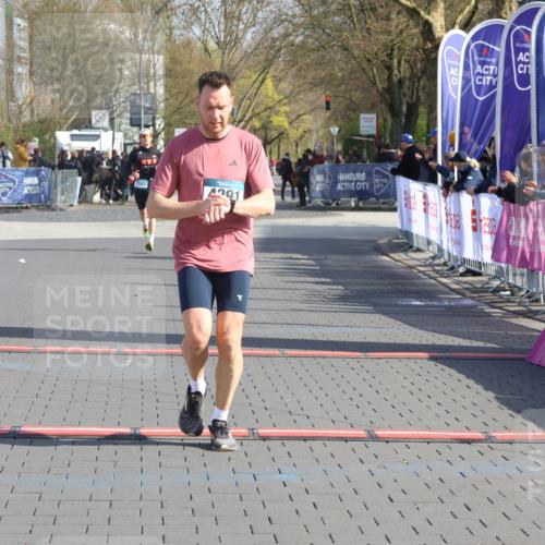 12.04.2026 - 45. Internationalen Wilhelmsburger Insellauf Strokosch-Dieckow http://msf.ph/oto/9452477 12.04.2026 10:23:18 Ziel 4384, 4291 meine-sportfotos.de