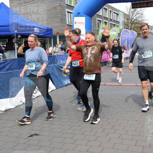 12.04.2026 - 45. Internationalen Wilhelmsburger Insellauf Strokosch-Dieckow http://msf.ph/oto/9452491 12.04.2026 13:09:35 Ziel 4453, 4204, 4611, 2440, 2011 meine-sportfotos.de