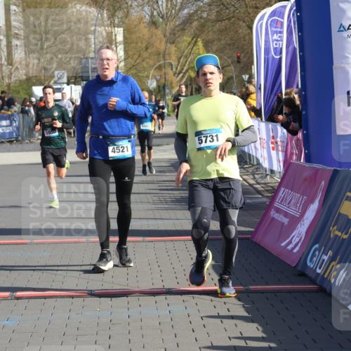 12.04.2026 - 45. Internationalen Wilhelmsburger Insellauf Strokosch-Dieckow http://msf.ph/oto/9452528 12.04.2026 10:36:05 Ziel 5603, 4521, 5731, 5950 meine-sportfotos.de