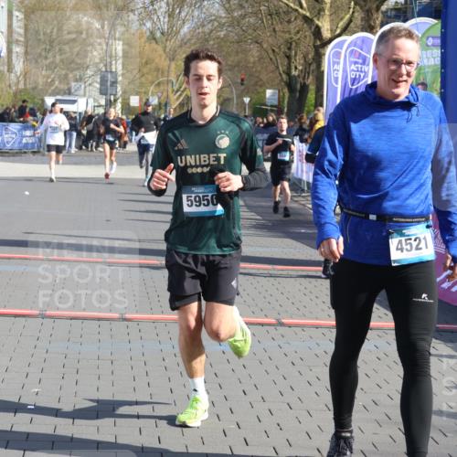 12.04.2026 - 45. Internationalen Wilhelmsburger Insellauf Strokosch-Dieckow http://msf.ph/oto/9452534 12.04.2026 10:36:10 Ziel 5731, 5950, 5042, 4050, 5589 meine-sportfotos.de