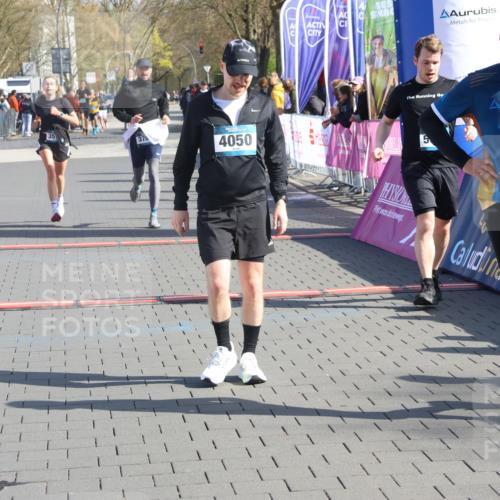 12.04.2026 - 45. Internationalen Wilhelmsburger Insellauf Strokosch-Dieckow http://msf.ph/oto/9452550 12.04.2026 10:36:14 Ziel 5042, 4050, 5589, 3084, 3516 meine-sportfotos.de