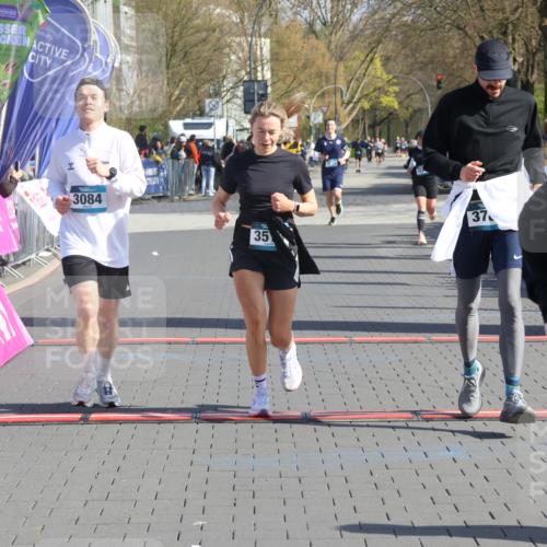12.04.2026 - 45. Internationalen Wilhelmsburger Insellauf Strokosch-Dieckow http://msf.ph/oto/9452571 12.04.2026 10:36:17 Ziel 5589, 3084, 3516 meine-sportfotos.de