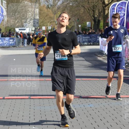 12.04.2026 - 45. Internationalen Wilhelmsburger Insellauf Strokosch-Dieckow http://msf.ph/oto/9452600 12.04.2026 10:36:26 Ziel 3221, 2192, 3731, 4118 meine-sportfotos.de