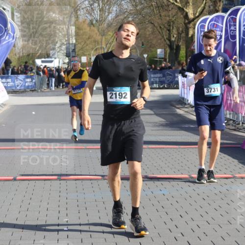 12.04.2026 - 45. Internationalen Wilhelmsburger Insellauf Strokosch-Dieckow http://msf.ph/oto/9452606 12.04.2026 10:36:26 Ziel 3221, 2192, 3731, 4118 meine-sportfotos.de