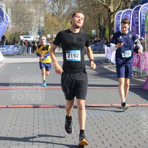 12.04.2026 - 45. Internationalen Wilhelmsburger Insellauf Strokosch-Dieckow http://msf.ph/oto/9452612 12.04.2026 10:36:26 Ziel 3221, 2192, 3731, 4118 meine-sportfotos.de