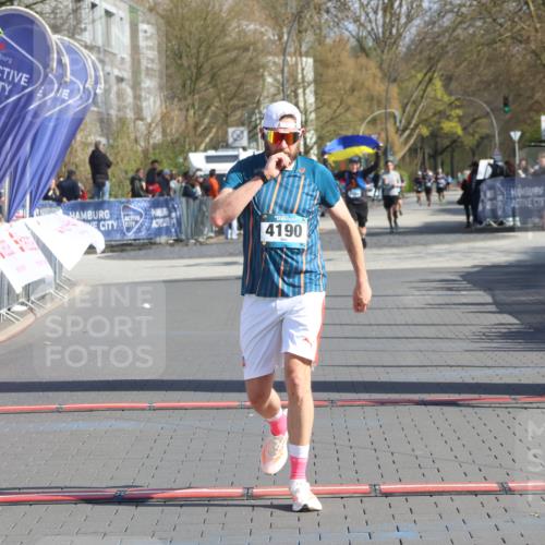 12.04.2026 - 45. Internationalen Wilhelmsburger Insellauf Strokosch-Dieckow http://msf.ph/oto/9452641 12.04.2026 10:36:35 Ziel 4190, 4439 meine-sportfotos.de