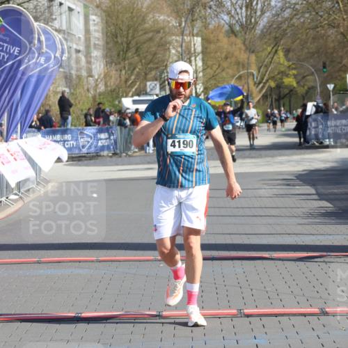 12.04.2026 - 45. Internationalen Wilhelmsburger Insellauf Strokosch-Dieckow http://msf.ph/oto/9452642 12.04.2026 10:36:35 Ziel 4190, 4439 meine-sportfotos.de