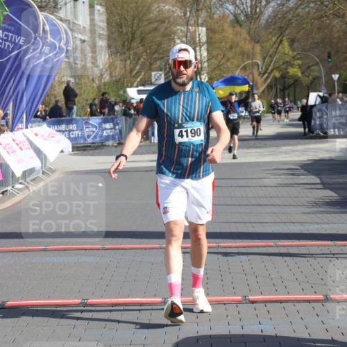 12.04.2026 - 45. Internationalen Wilhelmsburger Insellauf Strokosch-Dieckow http://msf.ph/oto/9452651 12.04.2026 10:36:36 Ziel 4190, 4439 meine-sportfotos.de