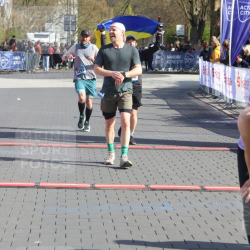 12.04.2026 - 45. Internationalen Wilhelmsburger Insellauf Strokosch-Dieckow http://msf.ph/oto/9452661 12.04.2026 10:36:42 Ziel 4172, 4030, 5291 meine-sportfotos.de