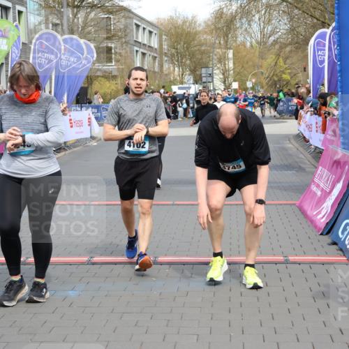12.04.2026 - 45. Internationalen Wilhelmsburger Insellauf Strokosch-Dieckow http://msf.ph/oto/9452676 12.04.2026 13:09:03 Ziel 2045, 3745, 2046, 4102, 5795, 4860, 5313 meine-sportfotos.de
