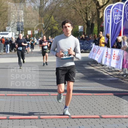 12.04.2026 - 45. Internationalen Wilhelmsburger Insellauf Strokosch-Dieckow http://msf.ph/oto/9452728 12.04.2026 10:36:51 Ziel 2446 meine-sportfotos.de