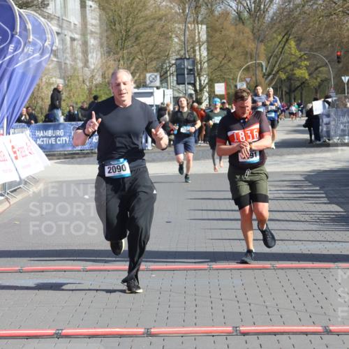 12.04.2026 - 45. Internationalen Wilhelmsburger Insellauf Strokosch-Dieckow http://msf.ph/oto/9452731 12.04.2026 10:36:56 Ziel 2090, 5691 meine-sportfotos.de