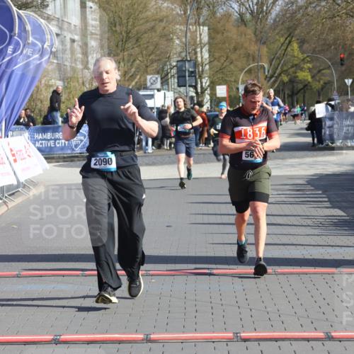 12.04.2026 - 45. Internationalen Wilhelmsburger Insellauf Strokosch-Dieckow http://msf.ph/oto/9452739 12.04.2026 10:36:56 Ziel 2090, 5691 meine-sportfotos.de