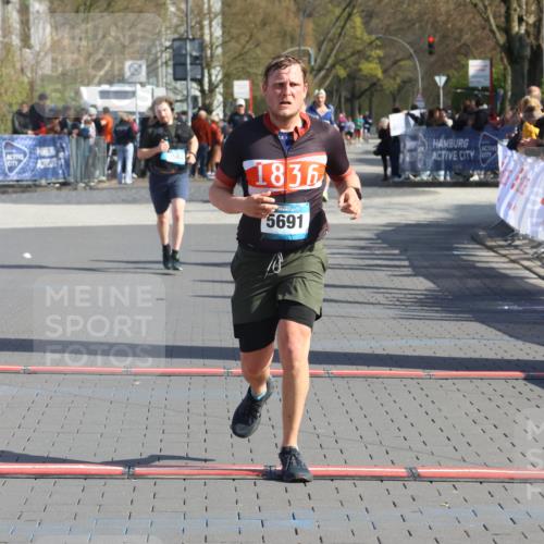 12.04.2026 - 45. Internationalen Wilhelmsburger Insellauf Strokosch-Dieckow http://msf.ph/oto/9452759 12.04.2026 10:36:57 Ziel 2090, 5691, 3796 meine-sportfotos.de