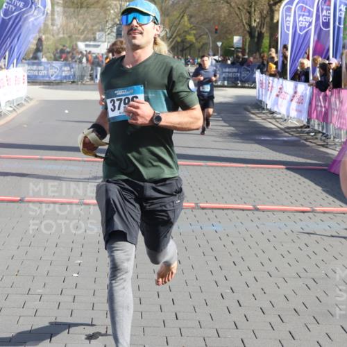 12.04.2026 - 45. Internationalen Wilhelmsburger Insellauf Strokosch-Dieckow http://msf.ph/oto/9452781 12.04.2026 10:37:02 Ziel 3796, 2582, 3629, 3894 meine-sportfotos.de