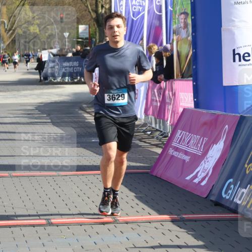 12.04.2026 - 45. Internationalen Wilhelmsburger Insellauf Strokosch-Dieckow http://msf.ph/oto/9452793 12.04.2026 10:37:06 Ziel 2582, 3629, 3894, 4544 meine-sportfotos.de
