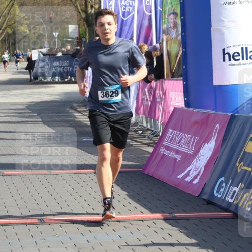 12.04.2026 - 45. Internationalen Wilhelmsburger Insellauf Strokosch-Dieckow http://msf.ph/oto/9452795 12.04.2026 10:37:06 Ziel 2582, 3629, 3894, 4544 meine-sportfotos.de