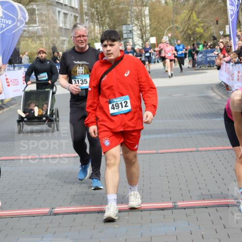 12.04.2026 - 45. Internationalen Wilhelmsburger Insellauf Strokosch-Dieckow http://msf.ph/oto/9452807 12.04.2026 13:08:39 Ziel 4912, 4300, 3135, 3795, 5215, 4940 meine-sportfotos.de