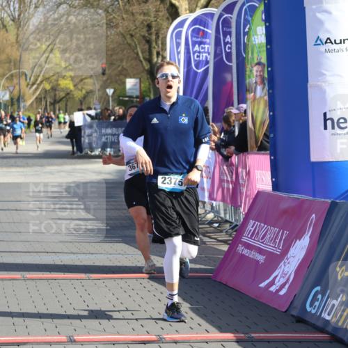 12.04.2026 - 45. Internationalen Wilhelmsburger Insellauf Strokosch-Dieckow http://msf.ph/oto/9452838 12.04.2026 10:37:26 Ziel 5567, 2375, 2444, 3670, 2451 meine-sportfotos.de
