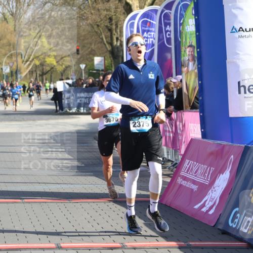 12.04.2026 - 45. Internationalen Wilhelmsburger Insellauf Strokosch-Dieckow http://msf.ph/oto/9452843 12.04.2026 10:37:26 Ziel 5567, 2375, 2444, 3670, 2451 meine-sportfotos.de