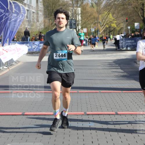 12.04.2026 - 45. Internationalen Wilhelmsburger Insellauf Strokosch-Dieckow http://msf.ph/oto/9452862 12.04.2026 10:37:28 Ziel 2375, 2444, 3670, 2451 meine-sportfotos.de