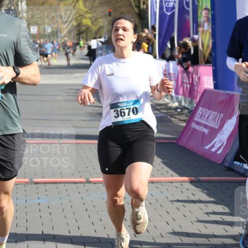 12.04.2026 - 45. Internationalen Wilhelmsburger Insellauf Strokosch-Dieckow http://msf.ph/oto/9452866 12.04.2026 10:37:28 Ziel 2375, 2444, 3670, 2451 meine-sportfotos.de