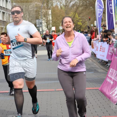 12.04.2026 - 45. Internationalen Wilhelmsburger Insellauf Strokosch-Dieckow http://msf.ph/oto/9452878 12.04.2026 13:08:29 Ziel 5568, 4161, 5753, 4218, 4199, 5220, 3070, 4736 meine-sportfotos.de