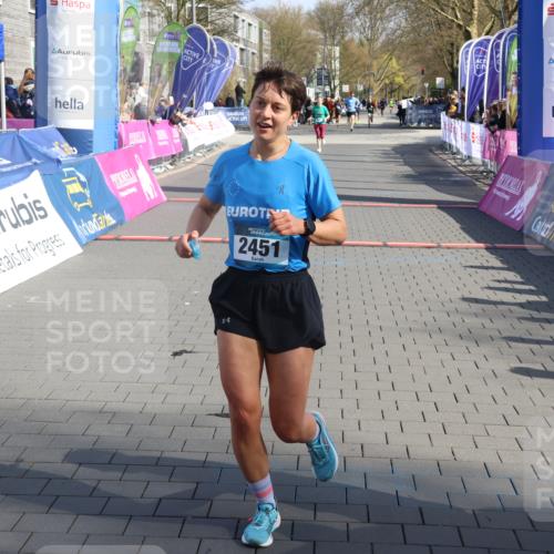 12.04.2026 - 45. Internationalen Wilhelmsburger Insellauf Strokosch-Dieckow http://msf.ph/oto/9452884 12.04.2026 10:37:31 Ziel 2444, 3670, 2451, 2106 meine-sportfotos.de