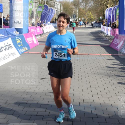 12.04.2026 - 45. Internationalen Wilhelmsburger Insellauf Strokosch-Dieckow http://msf.ph/oto/9452887 12.04.2026 10:37:31 Ziel 2444, 3670, 2451, 2106 meine-sportfotos.de