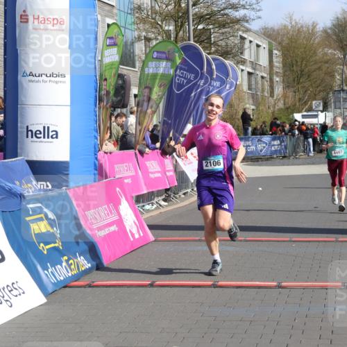 12.04.2026 - 45. Internationalen Wilhelmsburger Insellauf Strokosch-Dieckow http://msf.ph/oto/9452893 12.04.2026 10:37:34 Ziel 2106, 4467 meine-sportfotos.de