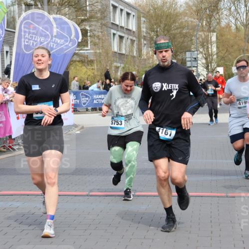 12.04.2026 - 45. Internationalen Wilhelmsburger Insellauf Strokosch-Dieckow http://msf.ph/oto/9452909 12.04.2026 13:08:26 Ziel 5568, 4161, 5753, 4218, 4199, 5220 meine-sportfotos.de