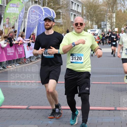 12.04.2026 - 45. Internationalen Wilhelmsburger Insellauf Strokosch-Dieckow http://msf.ph/oto/9452927 12.04.2026 13:08:21 Ziel 3120, 5103, 4845, 5320, 5568 meine-sportfotos.de