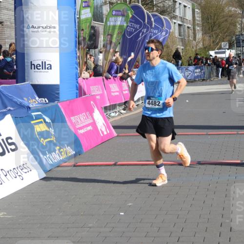 12.04.2026 - 45. Internationalen Wilhelmsburger Insellauf Strokosch-Dieckow http://msf.ph/oto/9452945 12.04.2026 10:37:39 Ziel 2106, 4467, 4482 meine-sportfotos.de