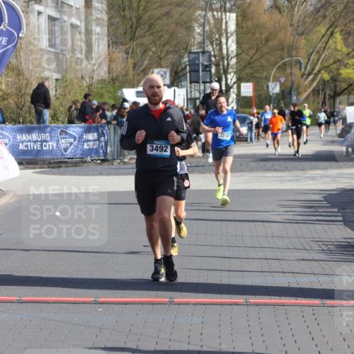 12.04.2026 - 45. Internationalen Wilhelmsburger Insellauf Strokosch-Dieckow http://msf.ph/oto/9452955 12.04.2026 10:37:44 Ziel 4779, 3492, 5643 meine-sportfotos.de