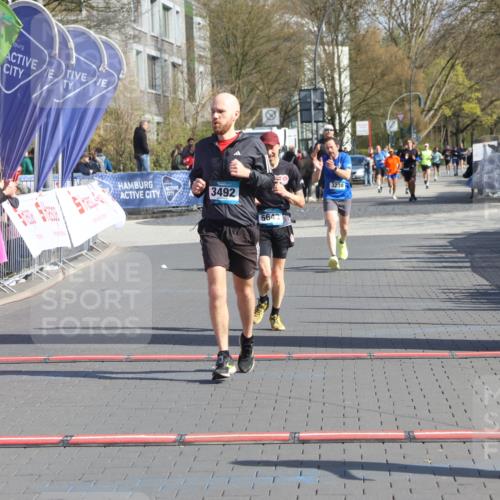 12.04.2026 - 45. Internationalen Wilhelmsburger Insellauf Strokosch-Dieckow http://msf.ph/oto/9452962 12.04.2026 10:37:45 Ziel 4779, 3492, 5643 meine-sportfotos.de