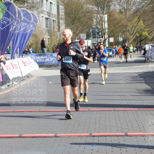 12.04.2026 - 45. Internationalen Wilhelmsburger Insellauf Strokosch-Dieckow http://msf.ph/oto/9452965 12.04.2026 10:37:45 Ziel 4779, 3492, 5643 meine-sportfotos.de
