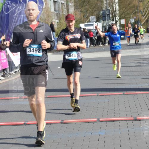 12.04.2026 - 45. Internationalen Wilhelmsburger Insellauf Strokosch-Dieckow http://msf.ph/oto/9452971 12.04.2026 10:37:47 Ziel 4779, 3492, 5643, 3238 meine-sportfotos.de