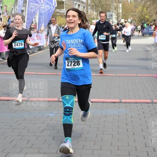 12.04.2026 - 45. Internationalen Wilhelmsburger Insellauf Strokosch-Dieckow http://msf.ph/oto/9452995 12.04.2026 13:08:09 Ziel 5401, 2728, 2478, 2477, 5564, 4437, 4436, 2421 meine-sportfotos.de