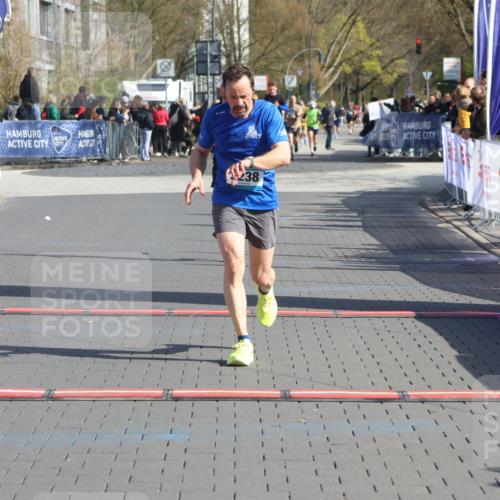 12.04.2026 - 45. Internationalen Wilhelmsburger Insellauf Strokosch-Dieckow http://msf.ph/oto/9453000 12.04.2026 10:37:50 Ziel 3492, 5643, 3238, 2531 meine-sportfotos.de