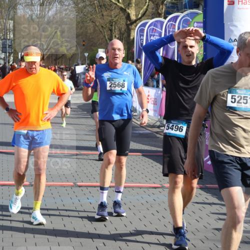 12.04.2026 - 45. Internationalen Wilhelmsburger Insellauf Strokosch-Dieckow http://msf.ph/oto/9453060 12.04.2026 10:38:08 Ziel 5251, 3182, 2568, 2657, 4833, 5706 meine-sportfotos.de