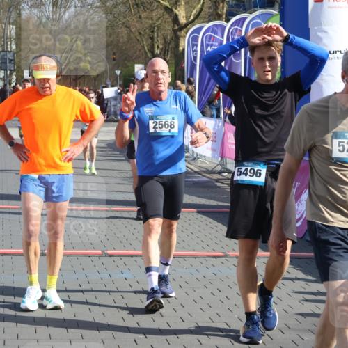 12.04.2026 - 45. Internationalen Wilhelmsburger Insellauf Strokosch-Dieckow http://msf.ph/oto/9453064 12.04.2026 10:38:08 Ziel 5251, 3182, 2568, 2657, 4833, 5706 meine-sportfotos.de